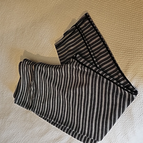 Zyia, Black & White Leggings - Picture 3 of 3